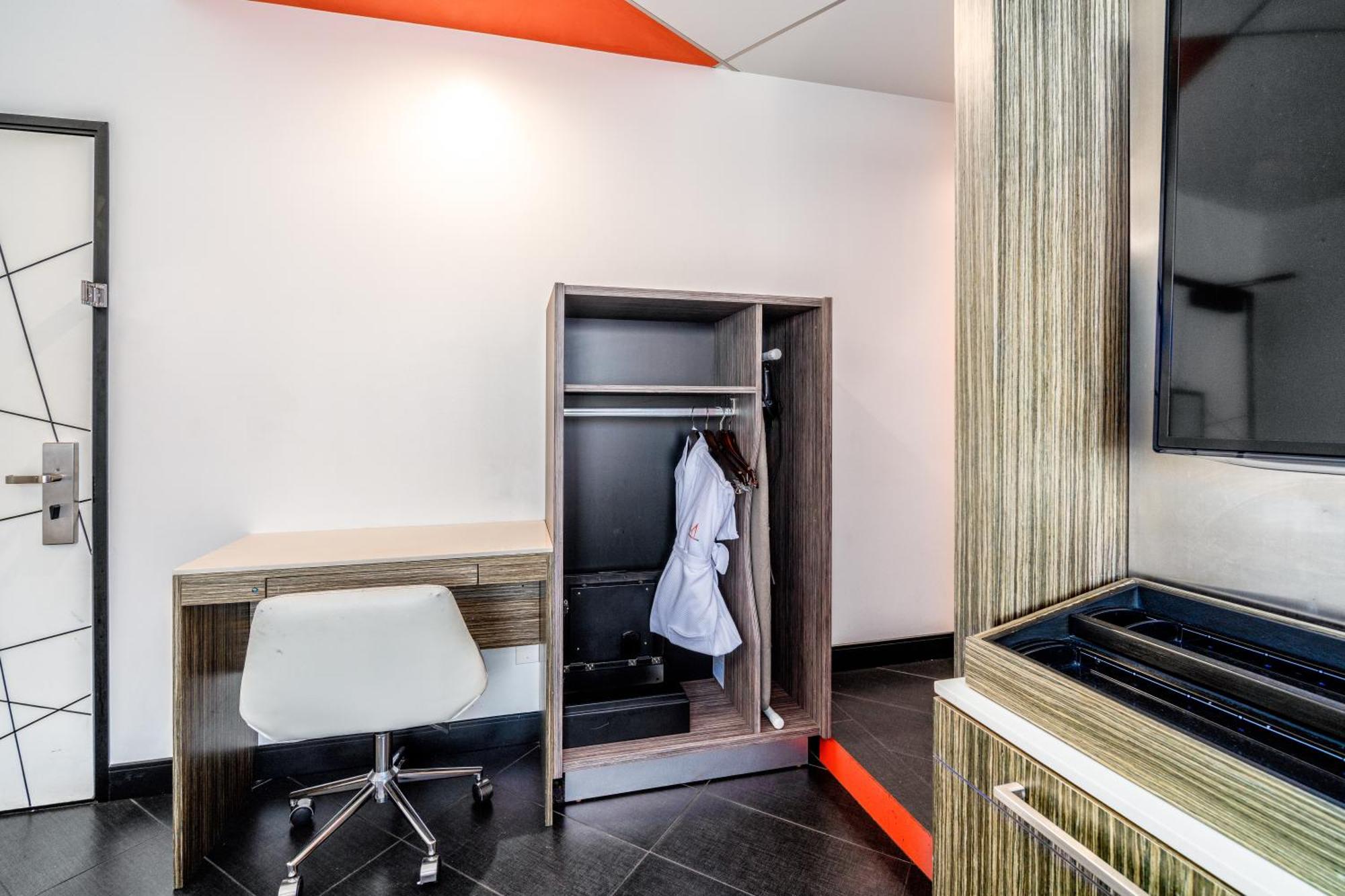 The Moment Hotel — Photos 1